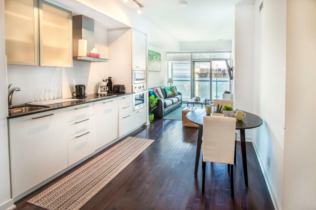 Micasa Suites - Modern Executive Condo Toronto Bagian luar foto