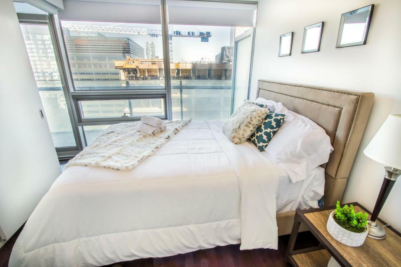 Micasa Suites - Modern Executive Condo Toronto Bagian luar foto