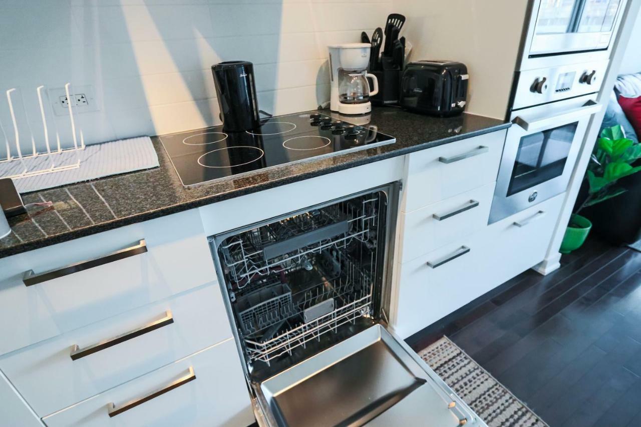 Micasa Suites - Modern Executive Condo Toronto Bagian luar foto