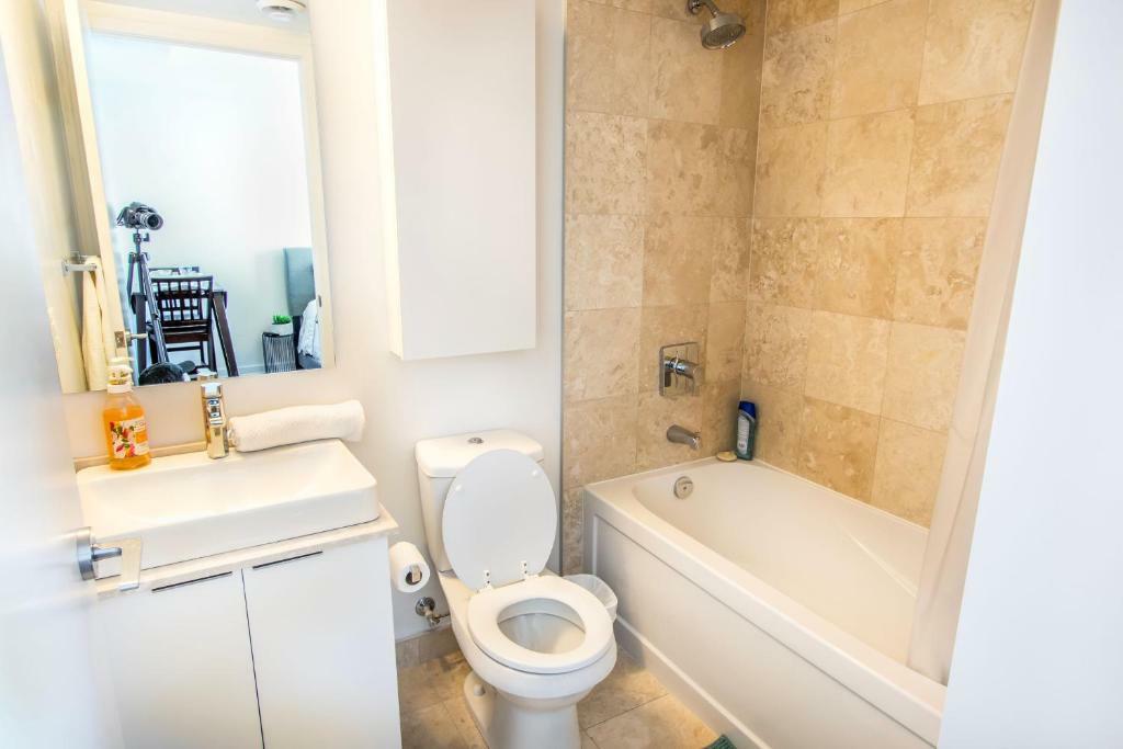 Micasa Suites - Modern Executive Condo Toronto Bagian luar foto